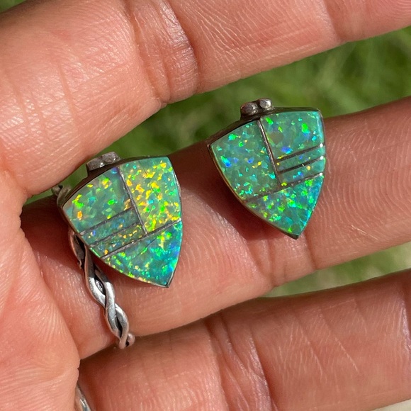 Kay Johnson stamped artisan 925 sterling flashy green opal shield earrings - Picture 11 of 17